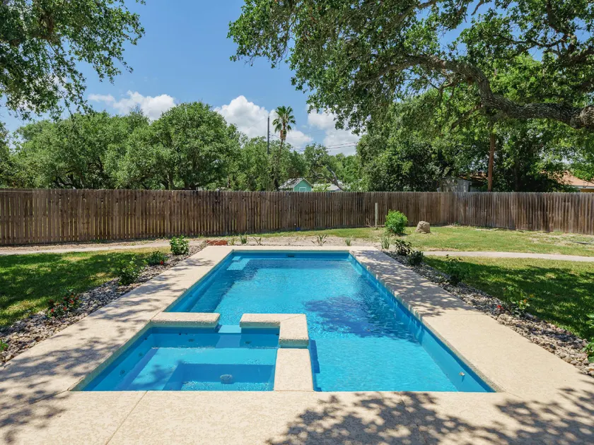 Reel Blessing | Piscine privée + foyer extérieur ! - Image 1