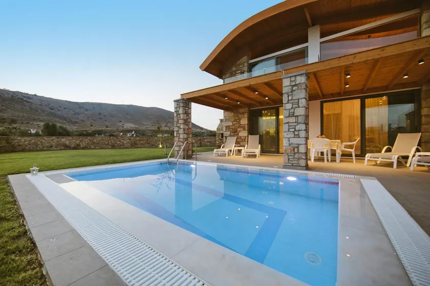 Semi-detached house with private pool - Image 1