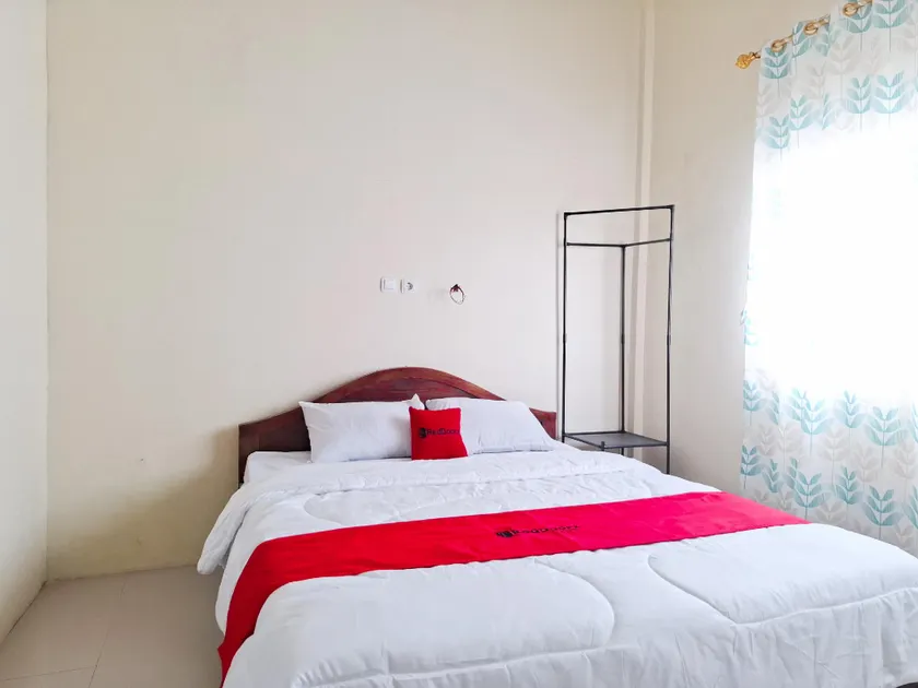RedDoorz at Sekar Tanjung Homestay Sukoharjo - Image 1