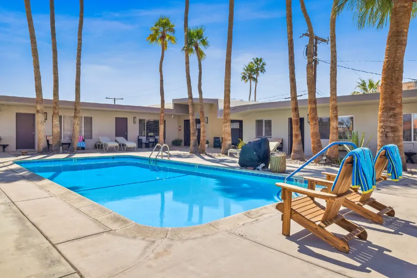 Lido Palms Resort and Spa - Image 1