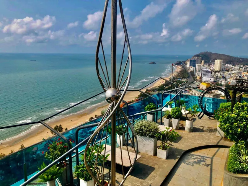 Căn hộ Oasky cạnh biển Bãi Sau - Image 1
