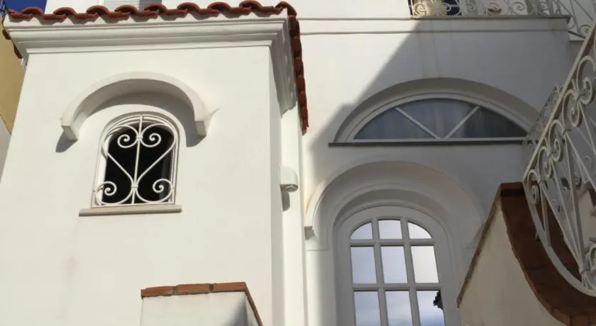 To Be Capri - Image 1