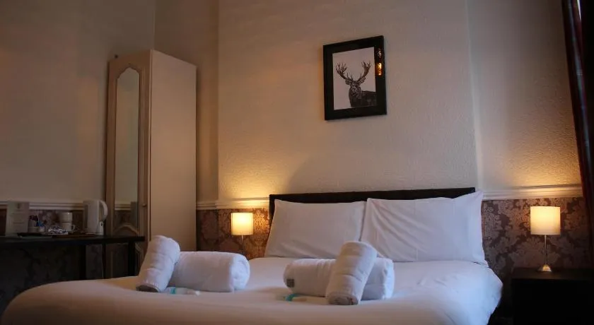 Ardmillan Hotel - Image 1