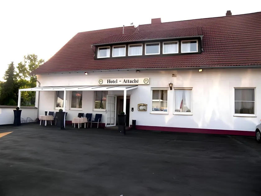 Hotel Attaché - Image 1