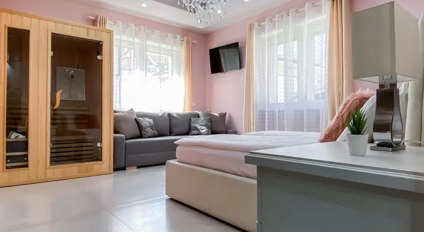 Klemi, rooms in old town Dolomia best home Check in automatico - Image 1