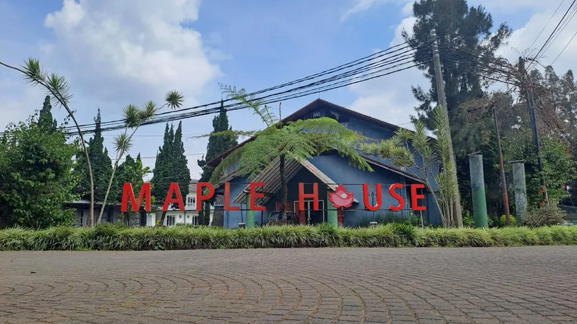 Maple House by Villa Istana Bunga - Image 1