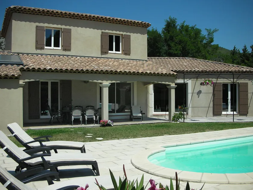 Rummelig villa med pool - Image 1