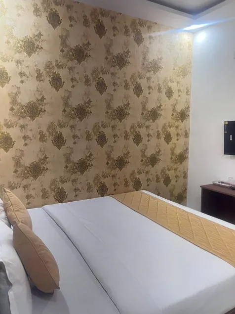 Western Pride Hotel & Spa - Image 1