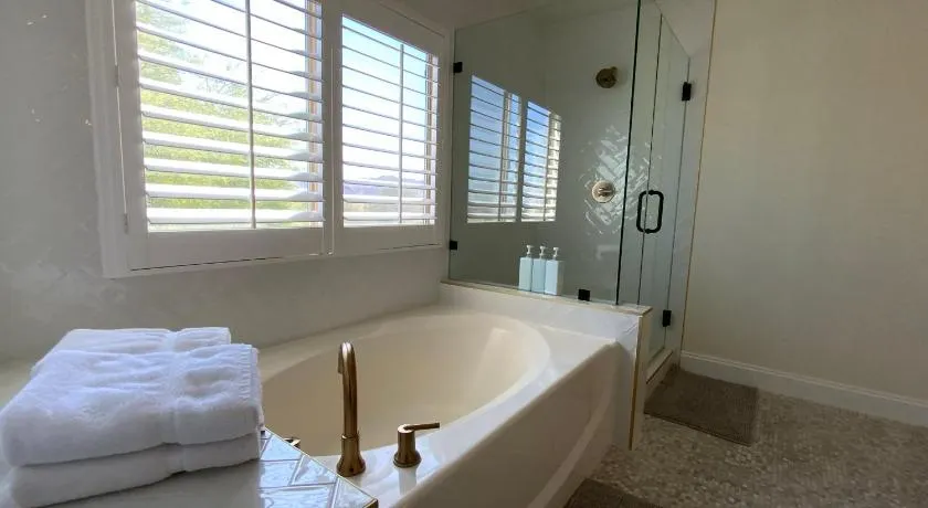 Luxury and Harmony in a 6BR Dream Villa; Pool, Hot Tub, Game room, Near the Las Vegas Strip - Image 1