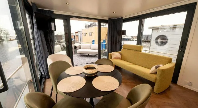 Welcome in - Houseboat Agua Dolce met tuin, Paviljoenwei 4, Sneek - Offingawier - Image 1