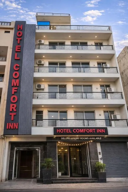 Hotel Comfort Inn, Nangloi, Walking from Metro - Image 1