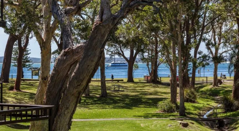 Bay Parklands 28 pool tennis court and stunning views - Image 1