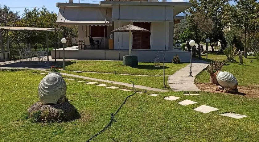 Itea's Garden House - Image 1
