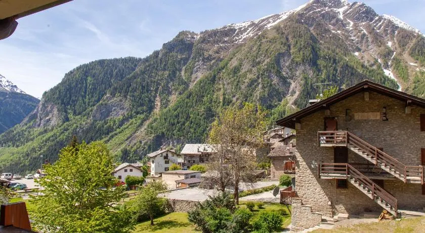 Appartamento in stile alpino a Courmayeur - Image 1