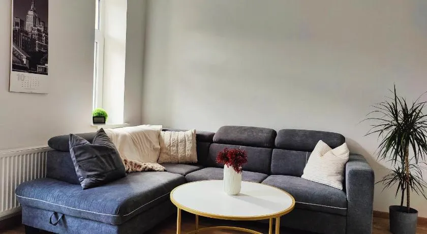 Neu sanierte Wohnung mit Balkon und Stellplatz - Image 1