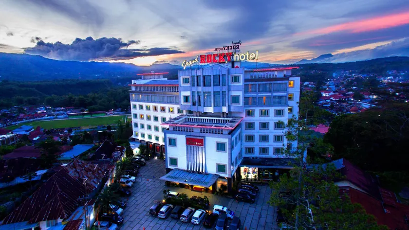 Grand Rocky Hotel Bukittinggi - Image 1