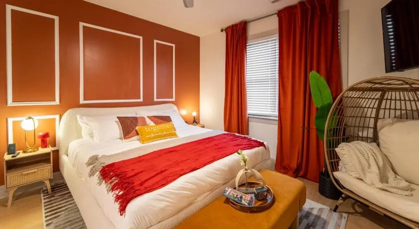 Stylish North Shore Townhouse - Image 1