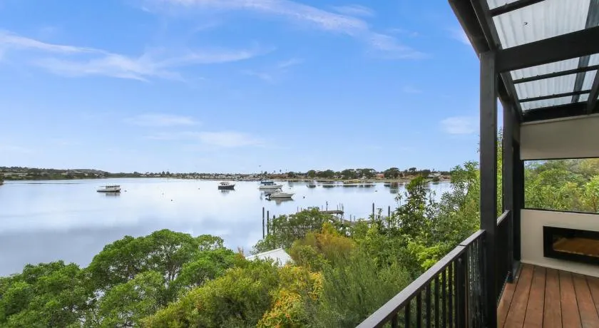 The Hide Away - Scenic Waterfront Escape - Image 1
