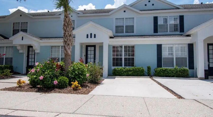 NEW - Enjoy your stay at this beautiful Townhome - Image 1
