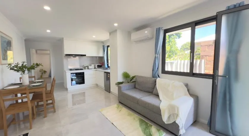 A3 AirportRetreat - Full Kitchen, Biz & Leisure - Image 1