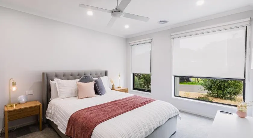 Relaxing Coastal Charm Retreat - Image 1