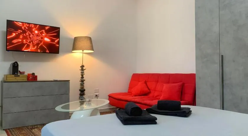 Red Signature HUB - Design Apartment - Image 1