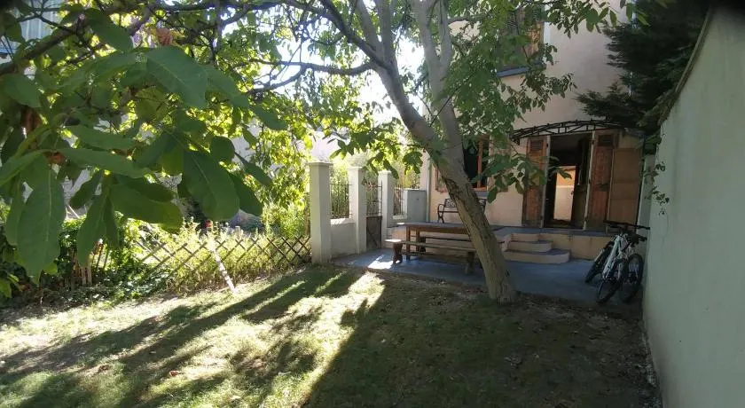 MAISON JARDIN ET PARKING PRIVé dans GRENOBLE - Image 1