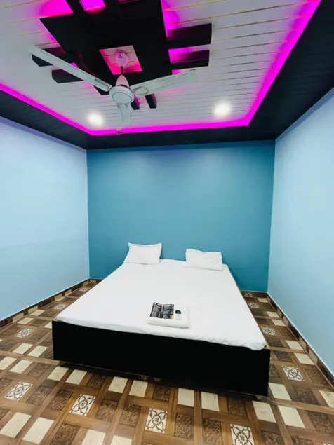 Goroomgo Vande bharat guest house Varanasi - Image 1