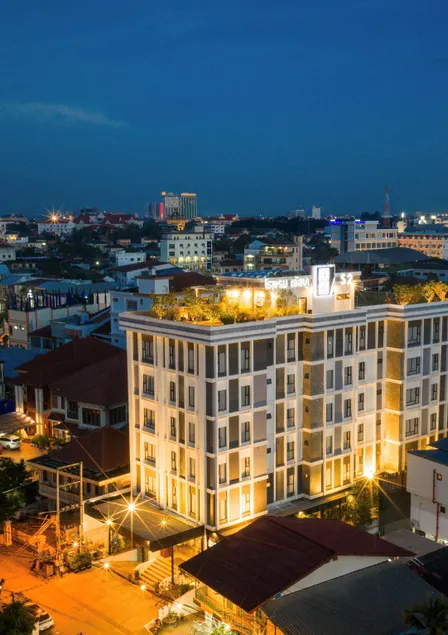 S 2 Modern Boutique Hotel - Image 1