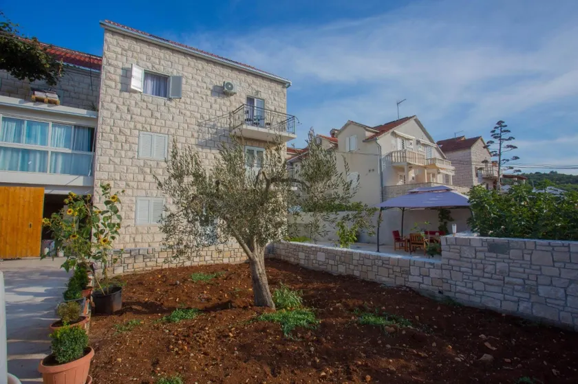 Apartamento con barbacoa y terraza | Vistas al jardín | Admite perro - Image 1