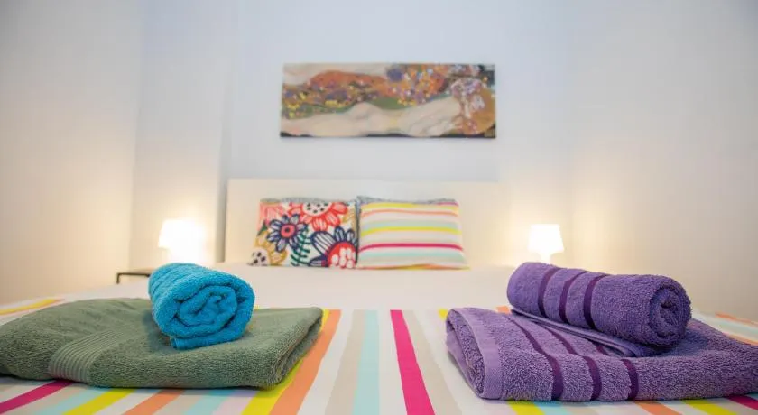 Central Studio Flat - Image 1