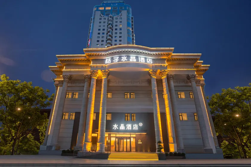 Crystal Hotel Shanghai Lujiazui Oriental Pearl Tower - Image 1