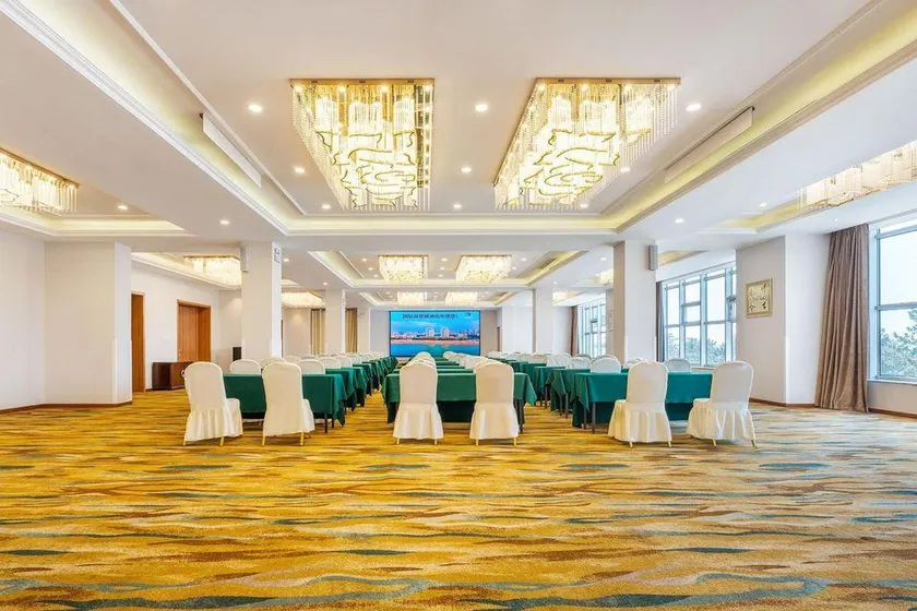 Weihai International Seaview City Hotel - Image 1