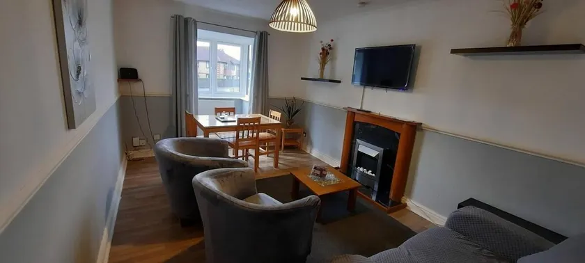 Classic 2 Bedroom Apartment close town Centre - Image 1