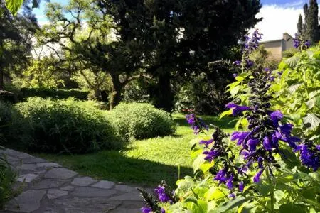 Habitación en casa con gran jardín - Image 1