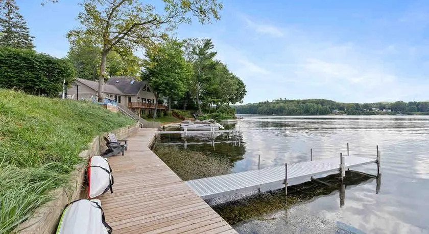 Waterfront Suite with Dock, Firepit, BBQ - Image 1
