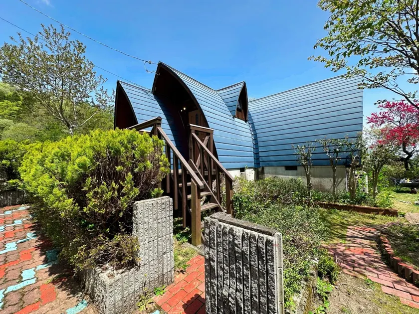 ARCH HOUSE TAKASHIMA - Image 1