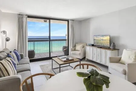 Appartement de vacances convivial et familial avec internet haut débit, jardin et piscine privée | Vue sur l'eau | Plage à proximité - Image 1