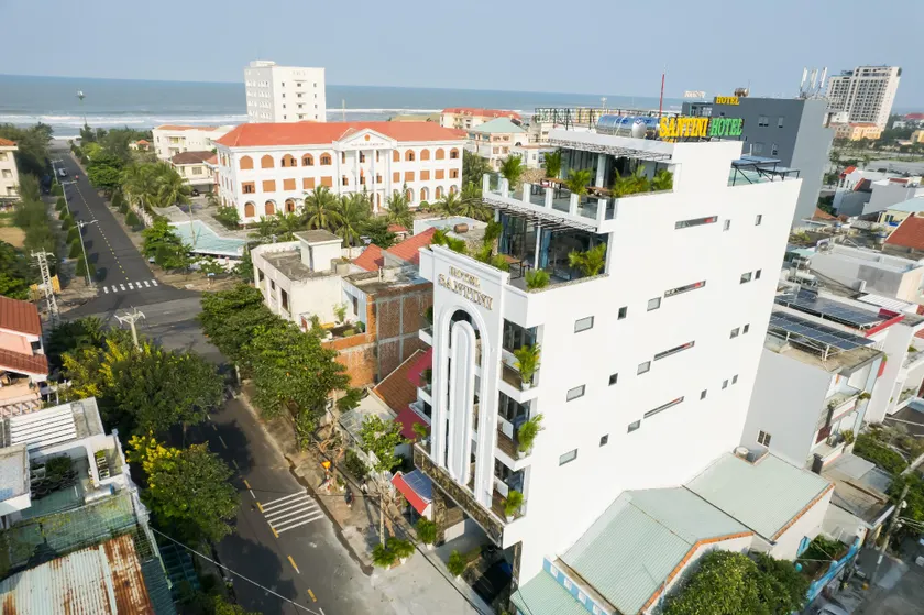 Santini Hotel - Image 1