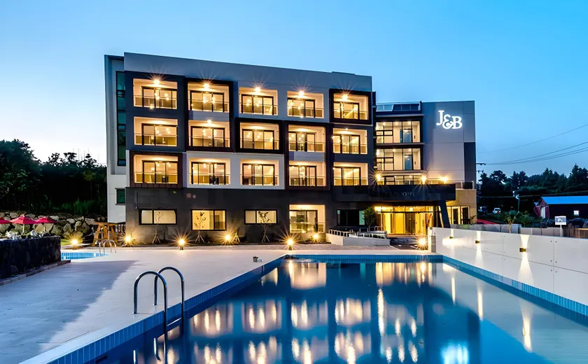 JnB Hotel - Image 1