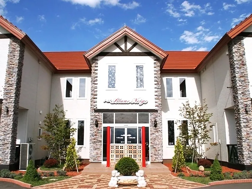 Petit Hotel Blaneneige - Image 1