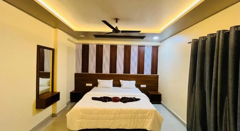 Hotel New Holiday Inn - Image 1