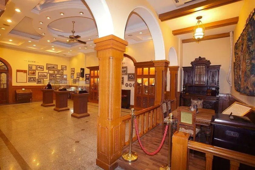 Zhengxie Club Hotel - Image 1
