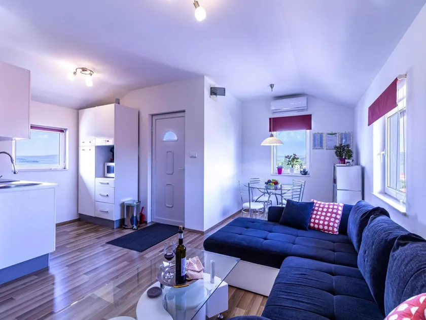 Apartment in Bilice near Krka National Park - Image 1