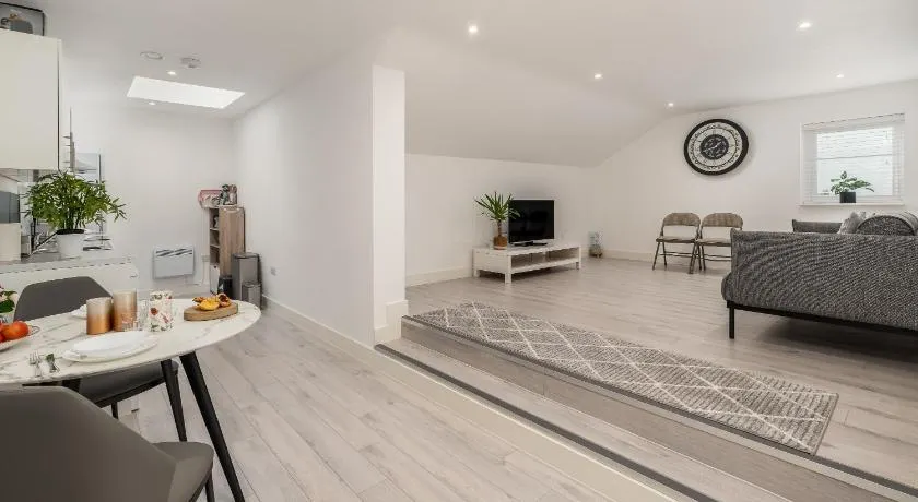 Pass the Keys Spacious and Quiet Flat in Aylesbury - Image 1