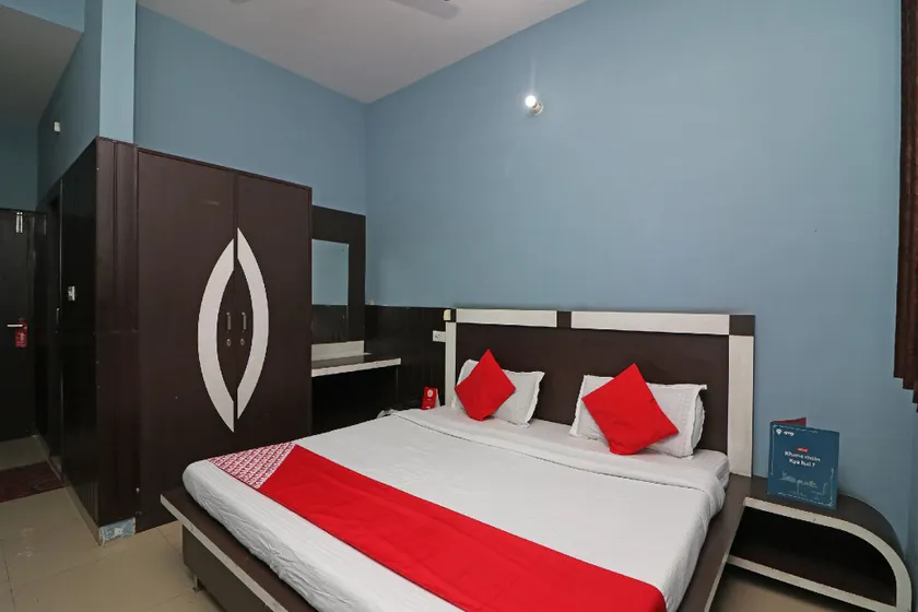 OYO 29127 Hotel Crown Tower - Image 1