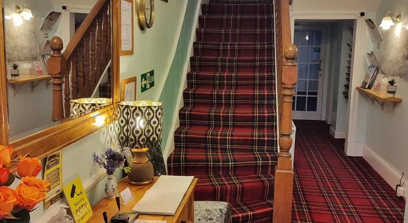 Dunallan Guest House - Image 1