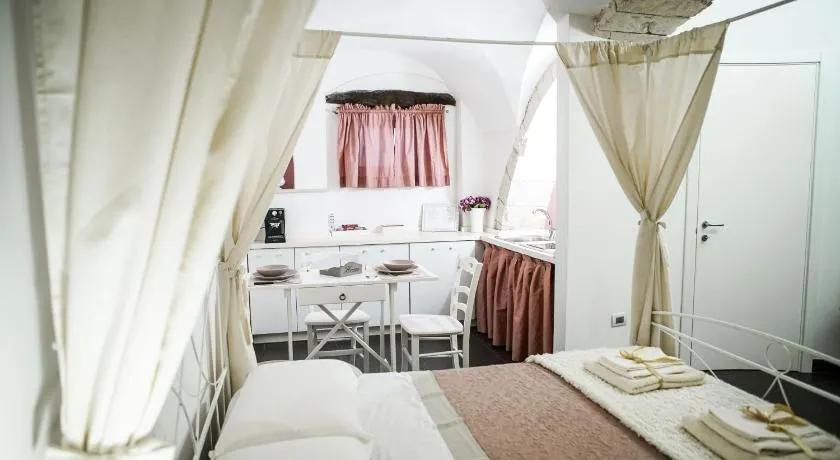 HOME 5 - Arco Antico - Image 1