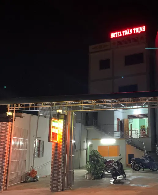 Khách sạn Toàn Thịnh - Image 1