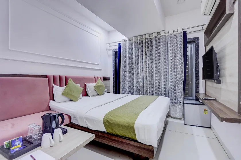 Hotel Pishori Inn - Image 1